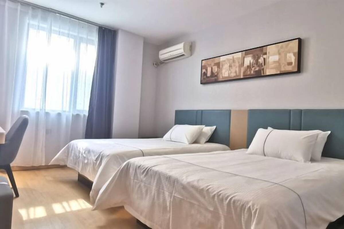 WiFi, bed sheets