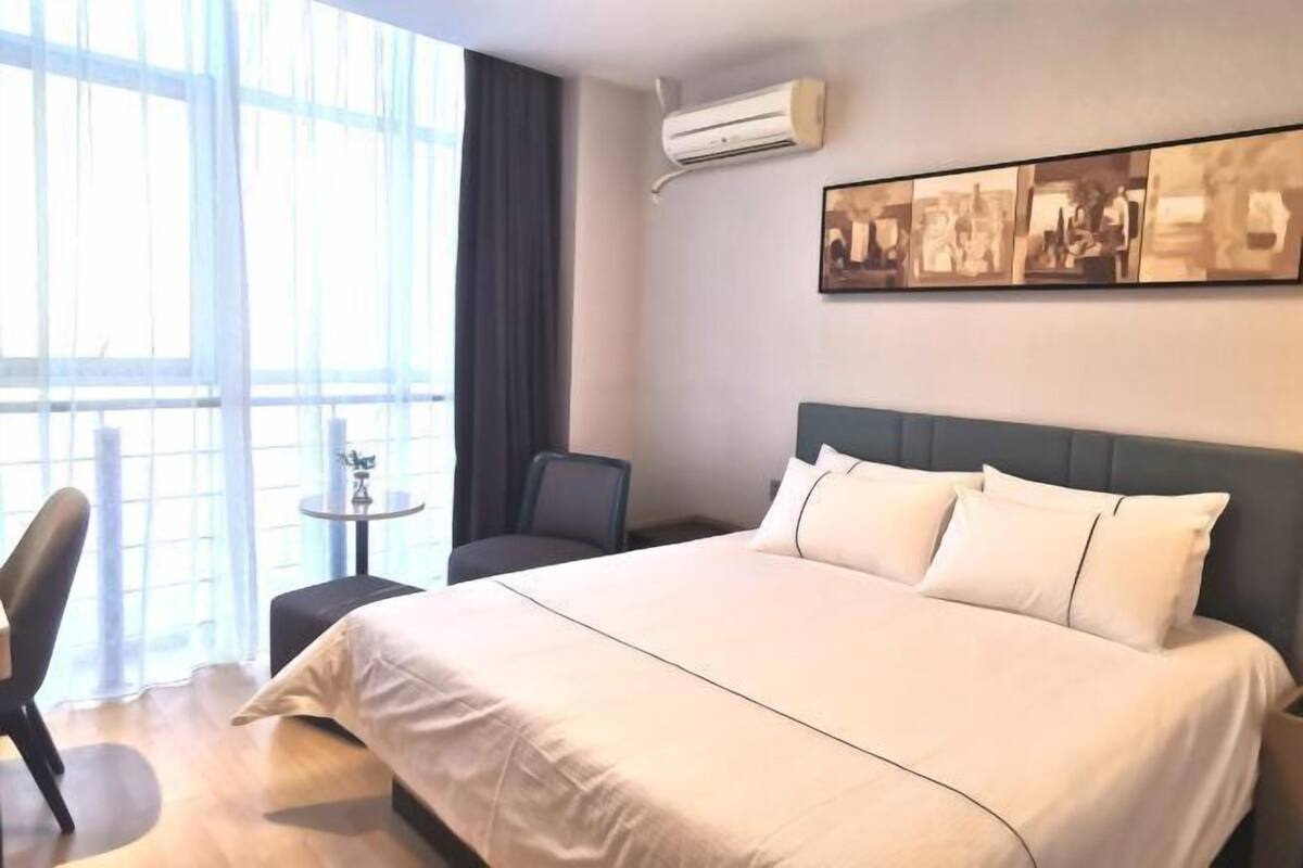 WiFi, bed sheets