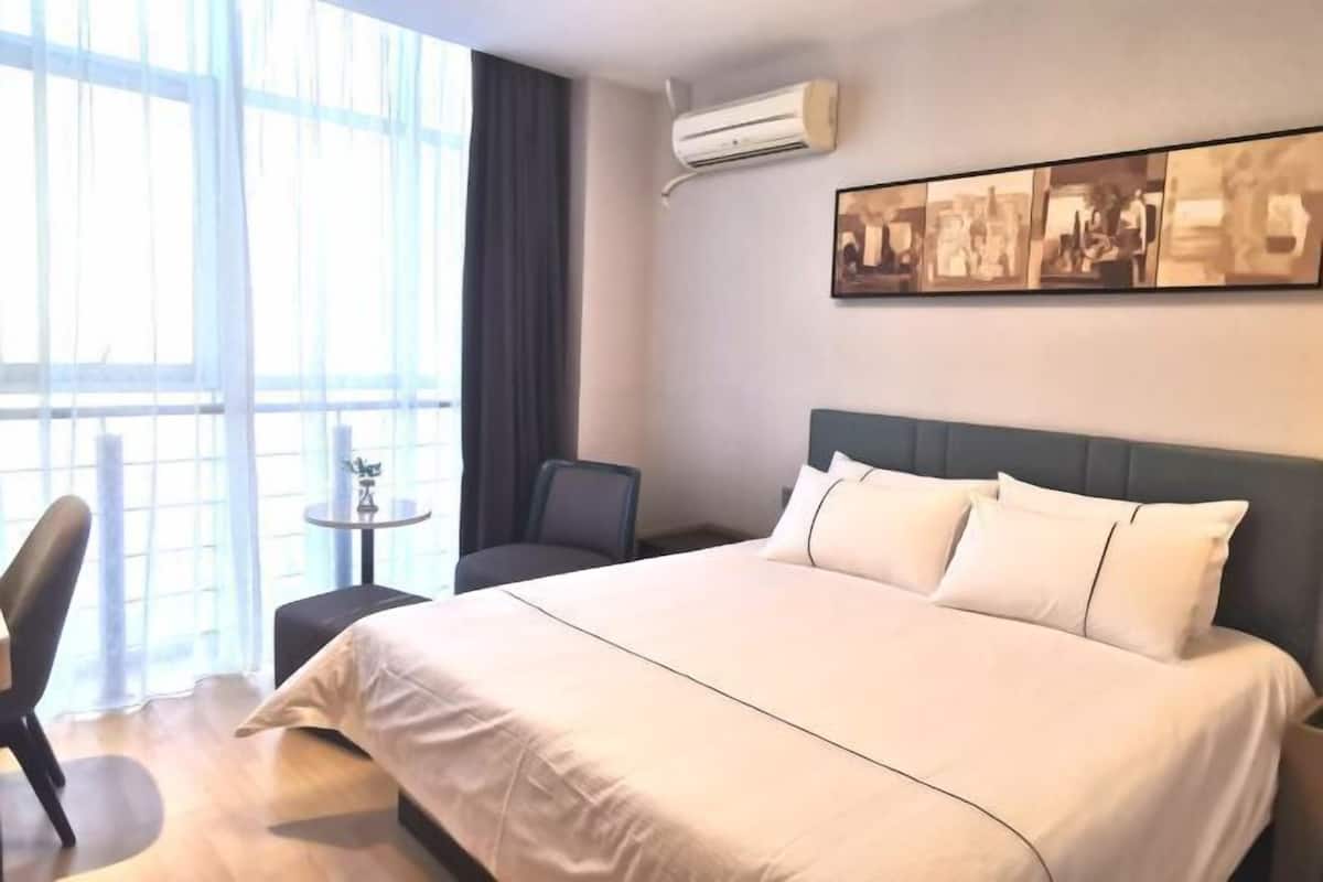 WiFi, bed sheets