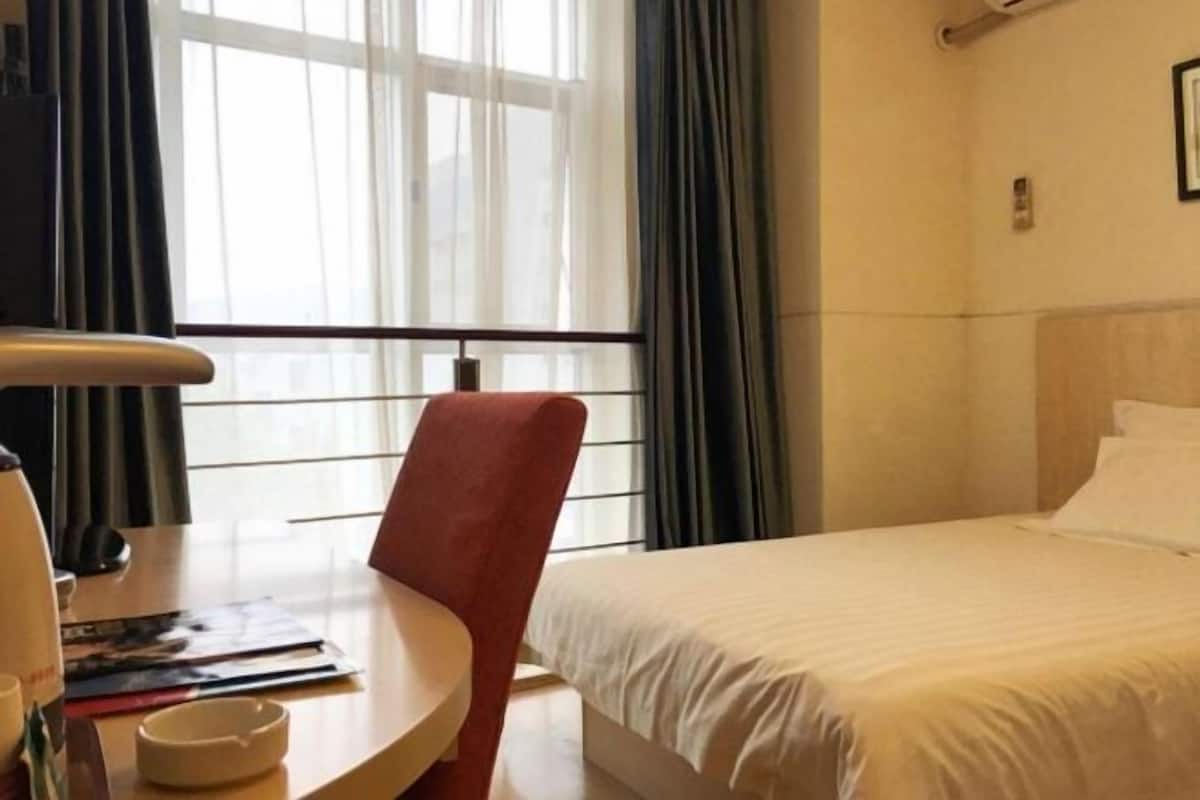 WiFi, bed sheets