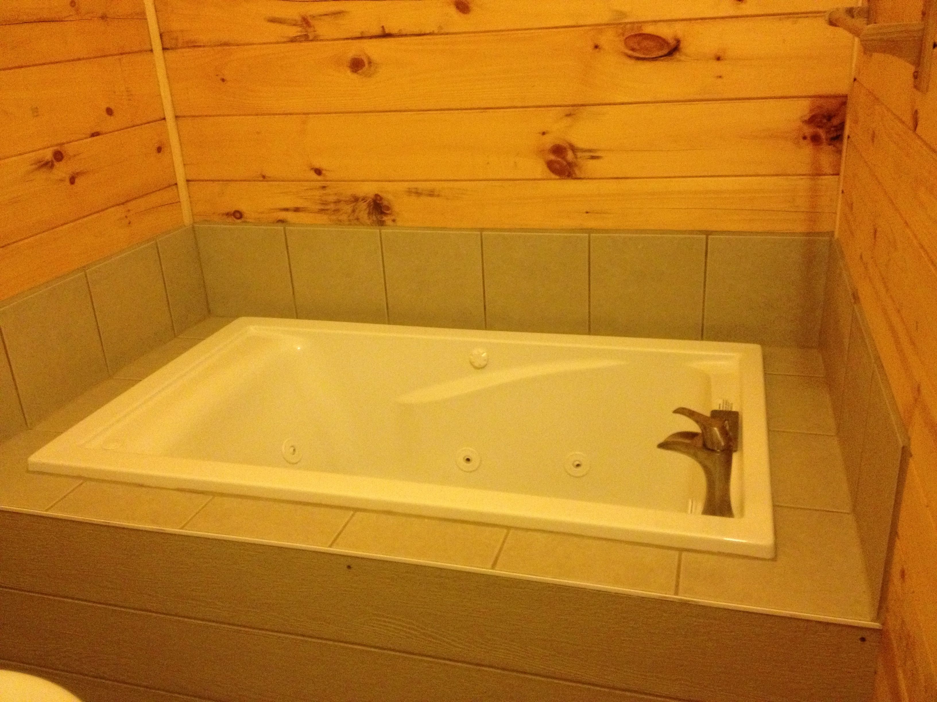 suite, 1 queen bed | jetted bathtub