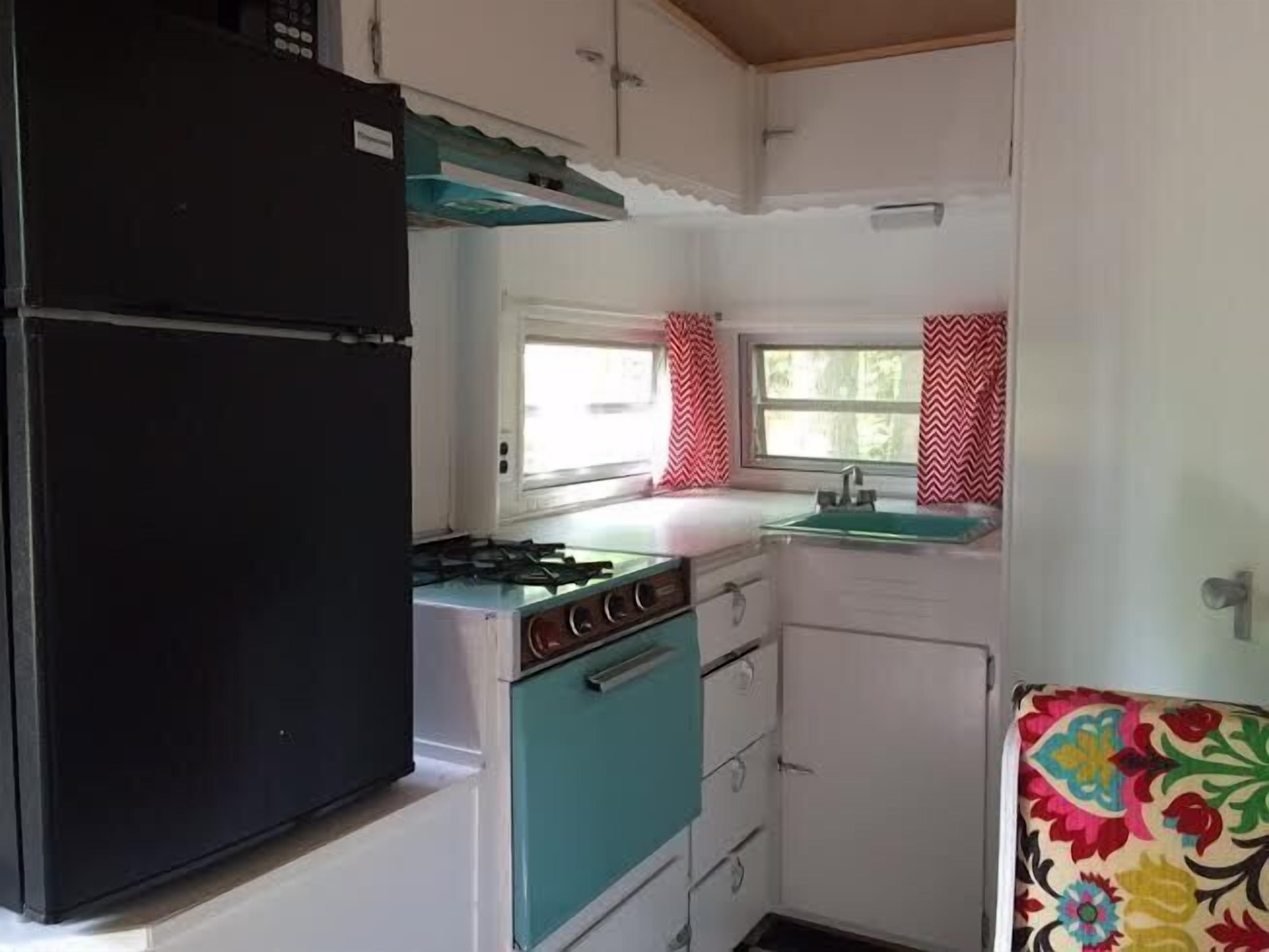 signature mobile home | private kitchen | coffee/tea maker