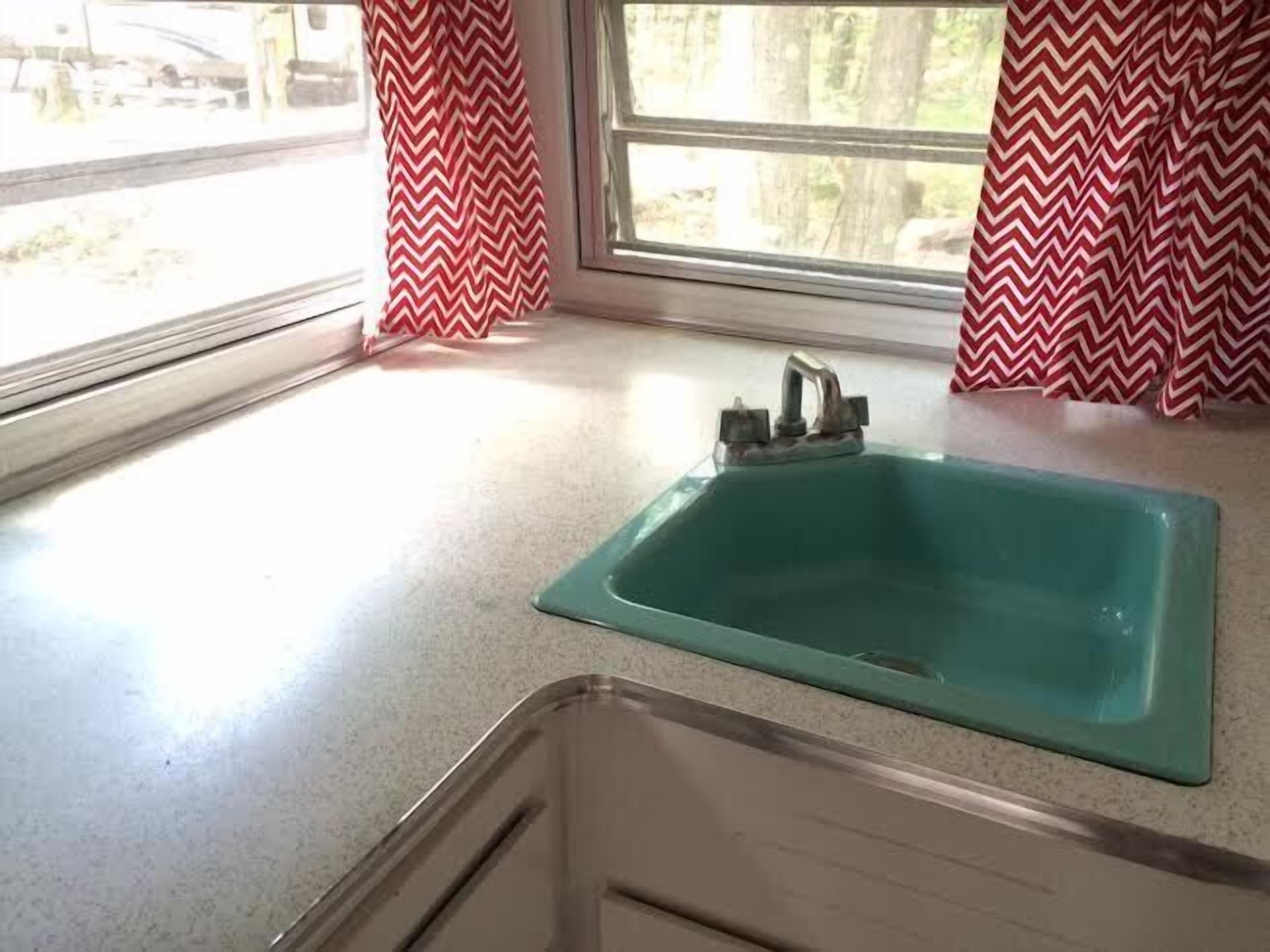 signature mobile home | private kitchen | coffee/tea maker