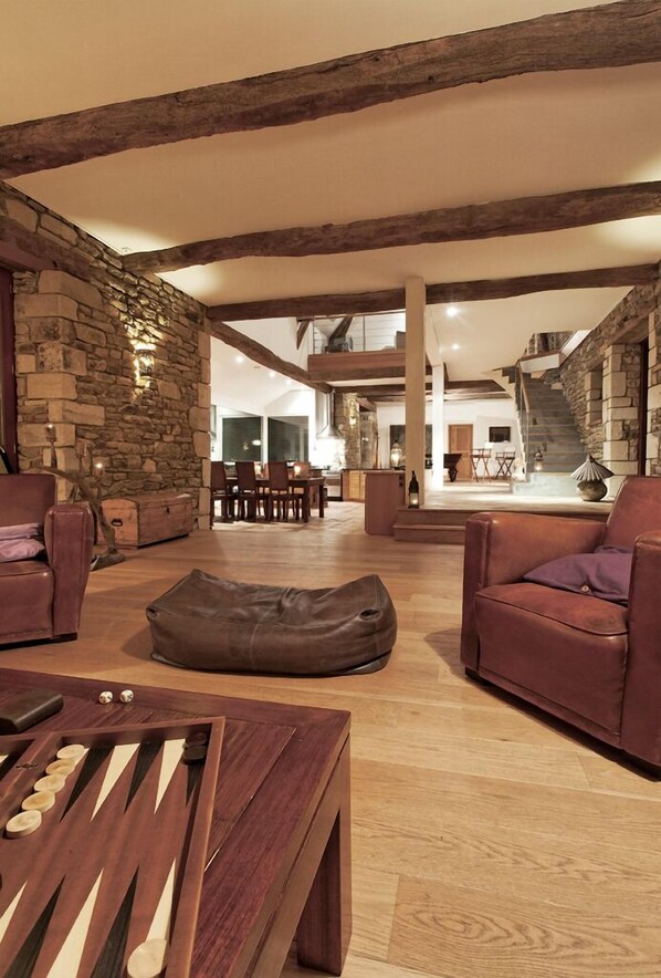 Hus - 5 sovrum - terrass - trädgård | Sittområde i lobbyn