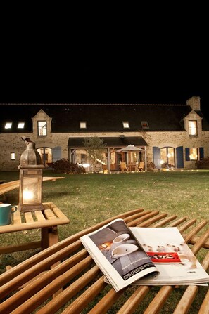 Façade de l’hébergement - soirée/nuit