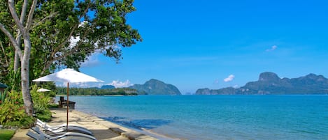 Private beach, sun loungers, beach umbrellas, beach towels