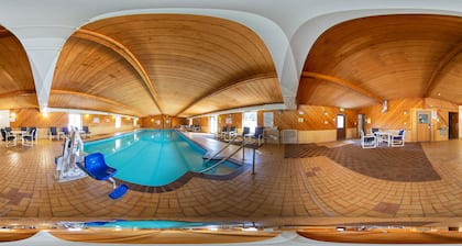 Econo Lodge Inn & Suites