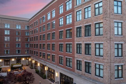 Courtyard by Marriott Richmond Downtown