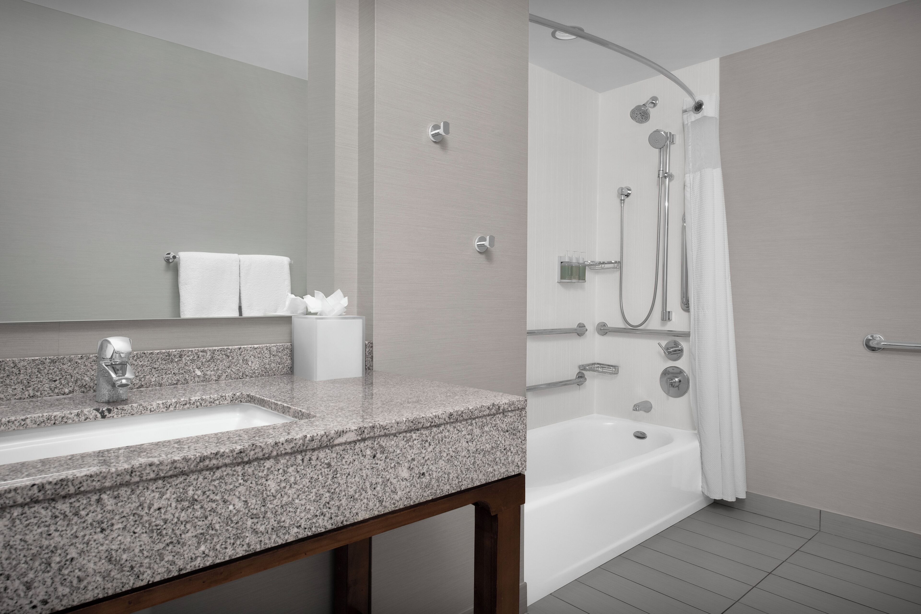 Photo - Courtyard by Marriott Richmond Downtown