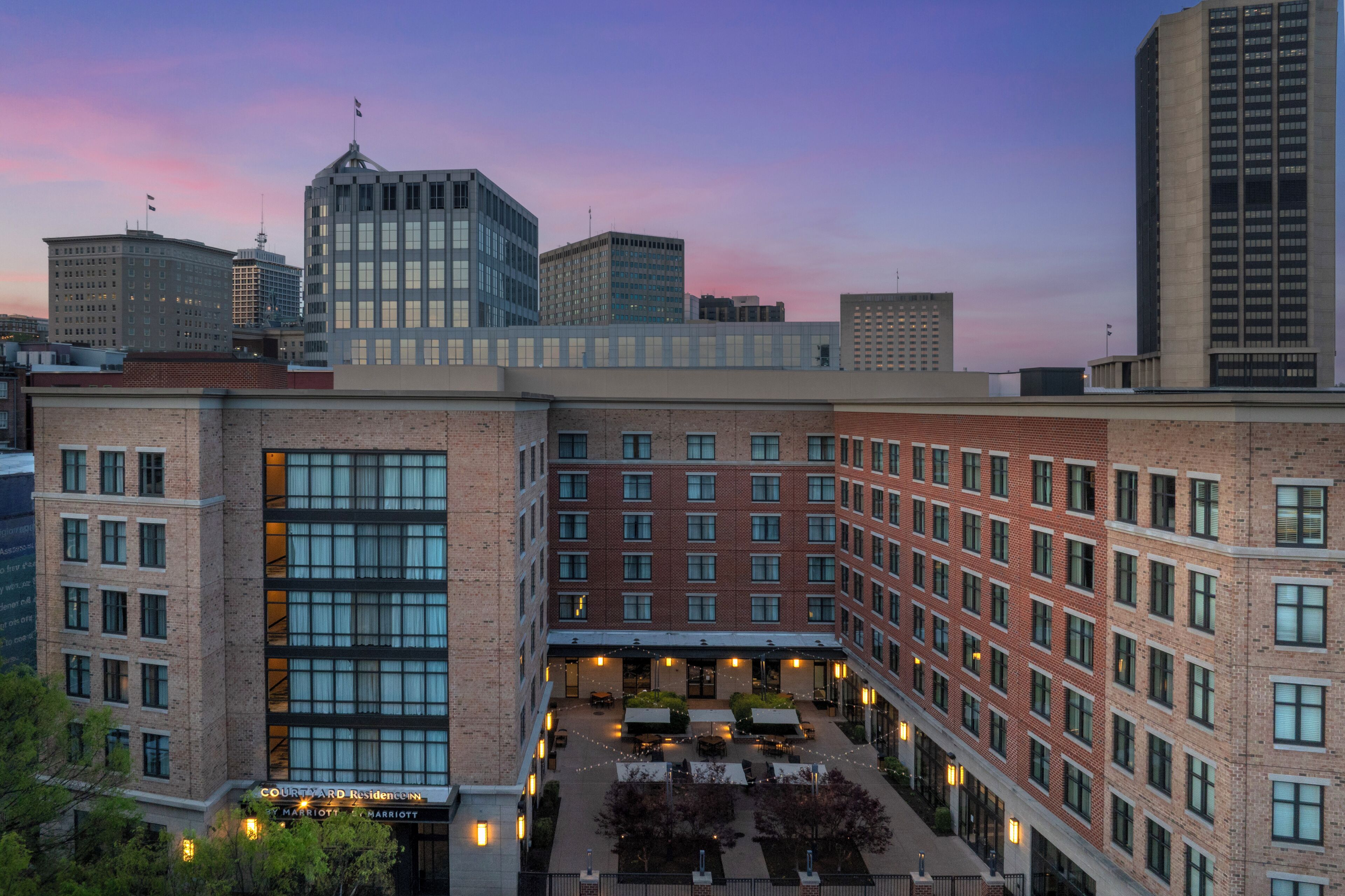 Photo - Courtyard by Marriott Richmond Downtown