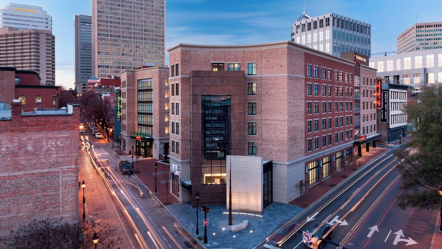 Courtyard by Marriott Richmond Downtown