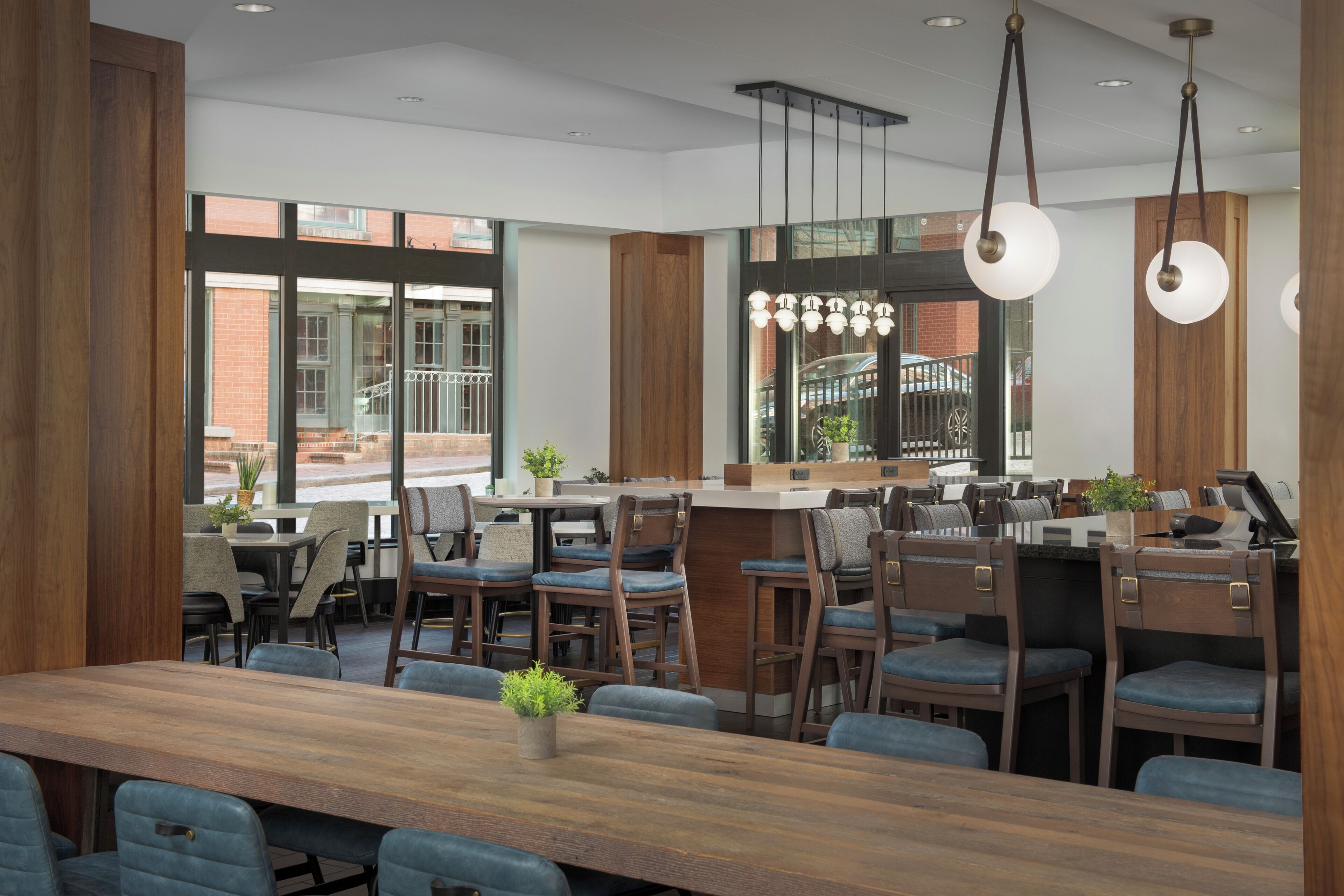 Photo - Courtyard by Marriott Richmond Downtown