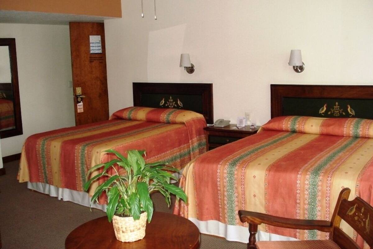 Luxe beddengoed, een kluis op de kamer, een bureau