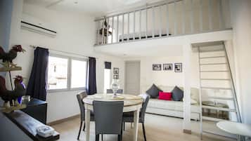 Apartemen Superior, 1 kamar tidur (5 personnes) | Ruang keluarga | TV