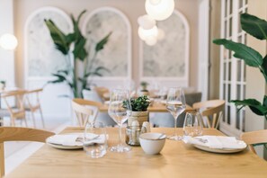 2 restaurants; lunch and dinner served - Hotel-Residence Klosterpforte (Harsewinkel)