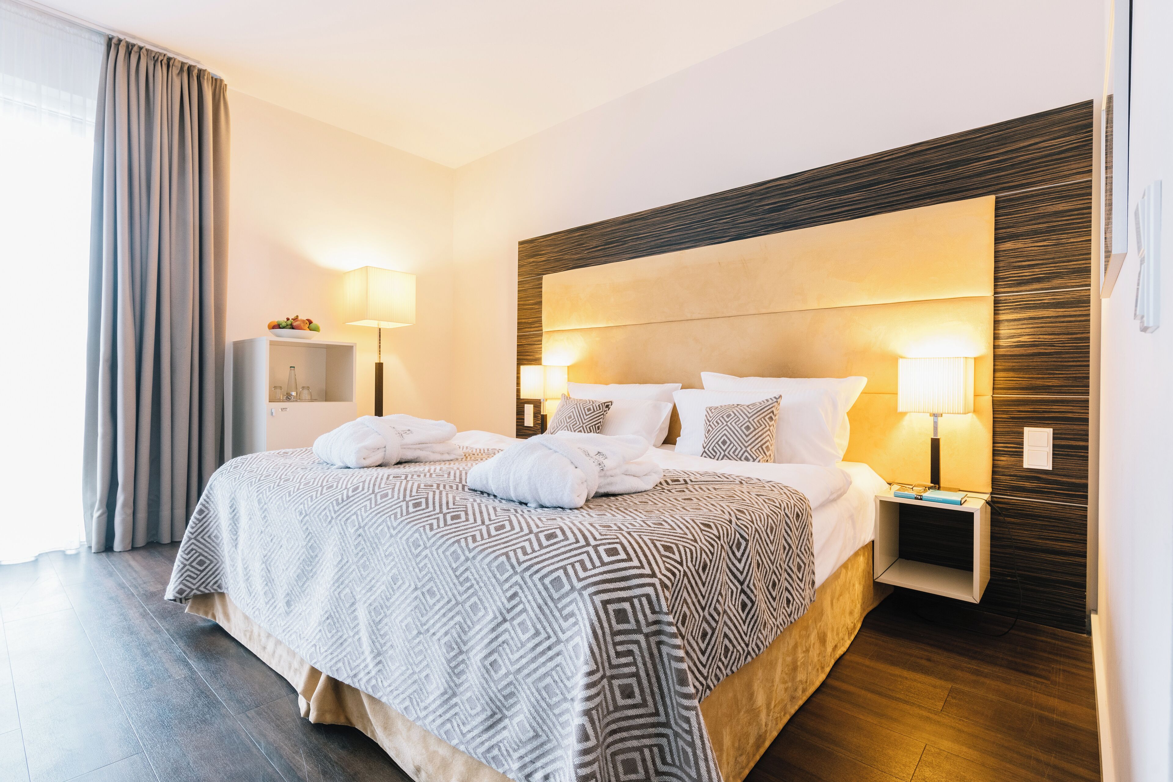 Deluxe Double Room | Minibar, in-room safe, desk, free cribs/infant beds