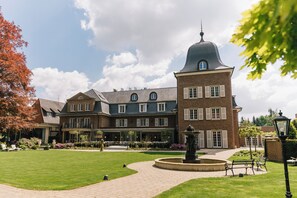 ด้านหน้าที่พัก