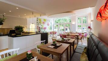 2 restaurants, serveren lunch, diner, regionale gerechten