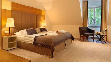 Superior tweepersoonskamer | Een minibar, een kluis op de kamer, een bureau, gratis babybedden