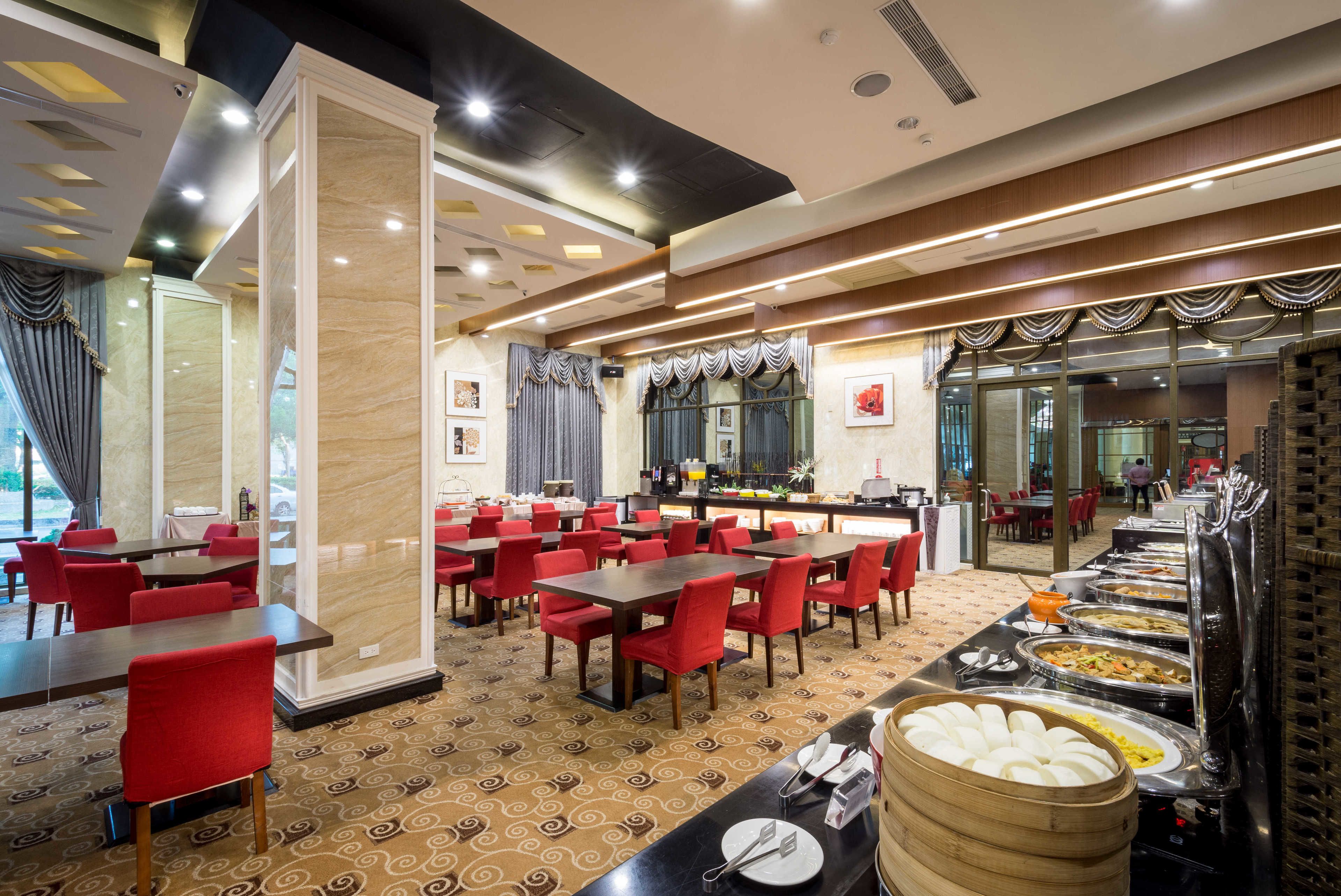 2 restaurants, breakfast served, local cuisine