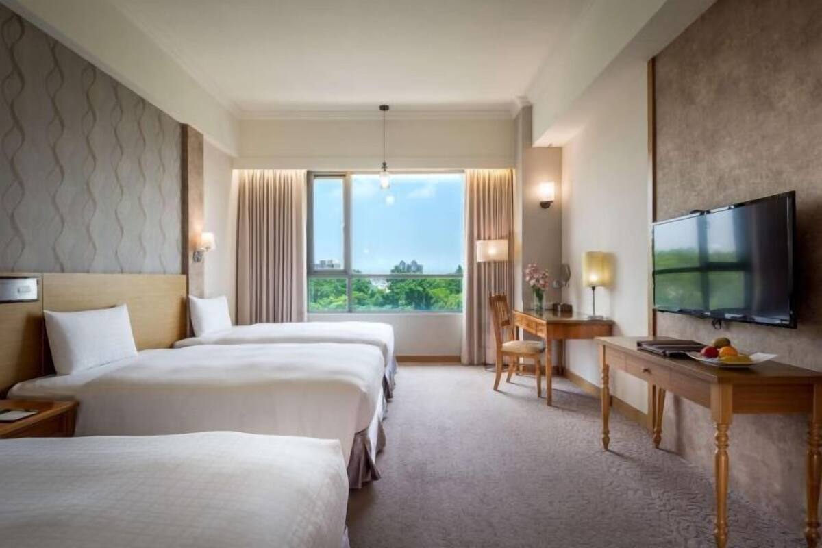 Premium bedding, in-room safe, desk, blackout curtains