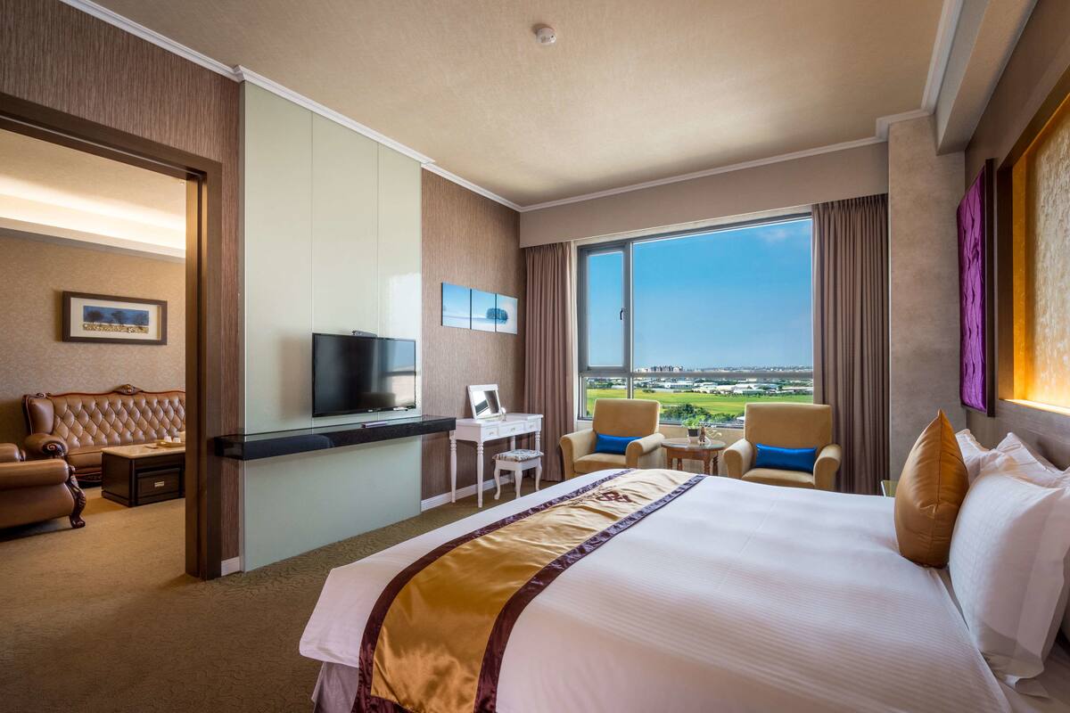 Luxury Studio Suite, 1 Queen Bed, City View, Tower | View from room