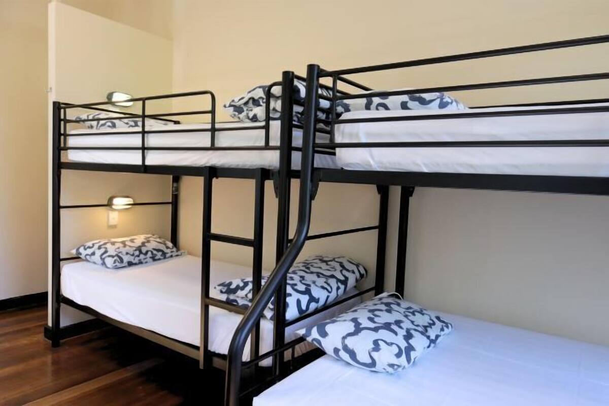 WiFi (free), bed sheets