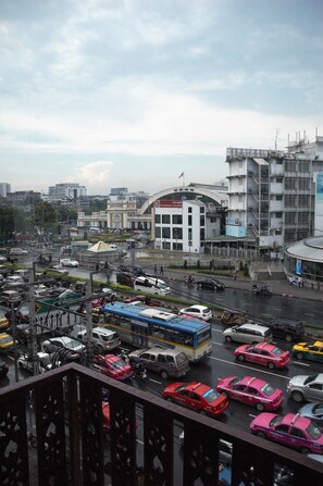 Overnatningsstedets facade – aften/nat