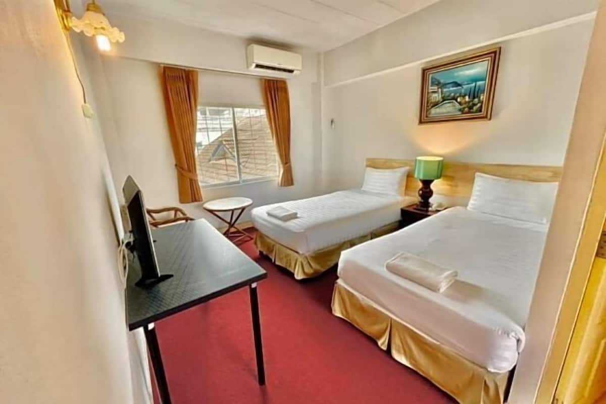 1 slaapkamer, een bureau, een laptopwerkplek, gratis wifi