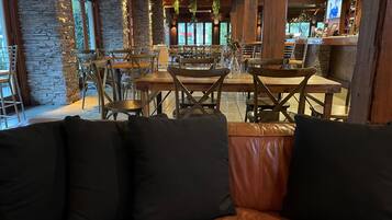 Lunch and dinner served, al fresco dining