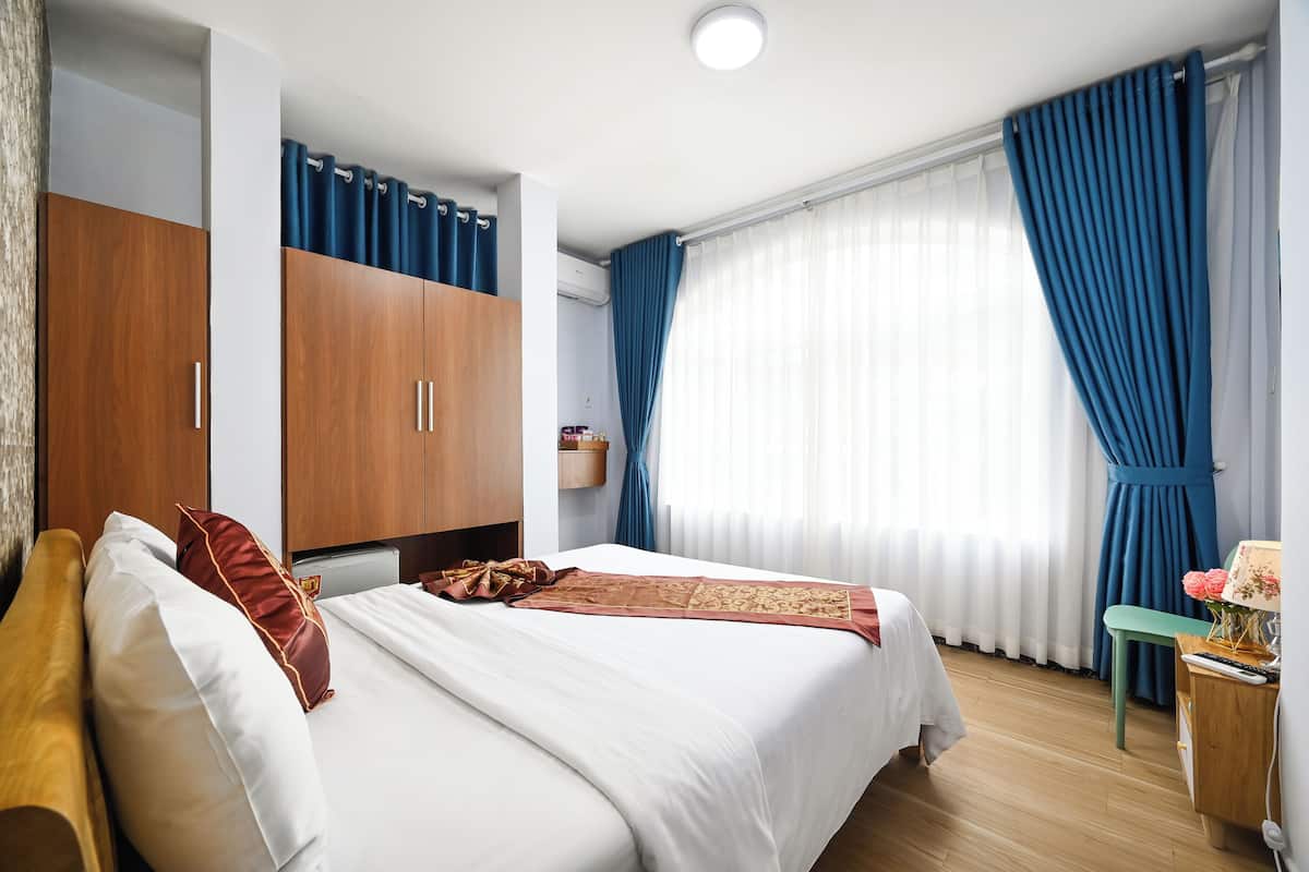 Phòng đôi Deluxe | Minibar, két bảo mật tại phòng, bàn, truy cập Internet không dây 