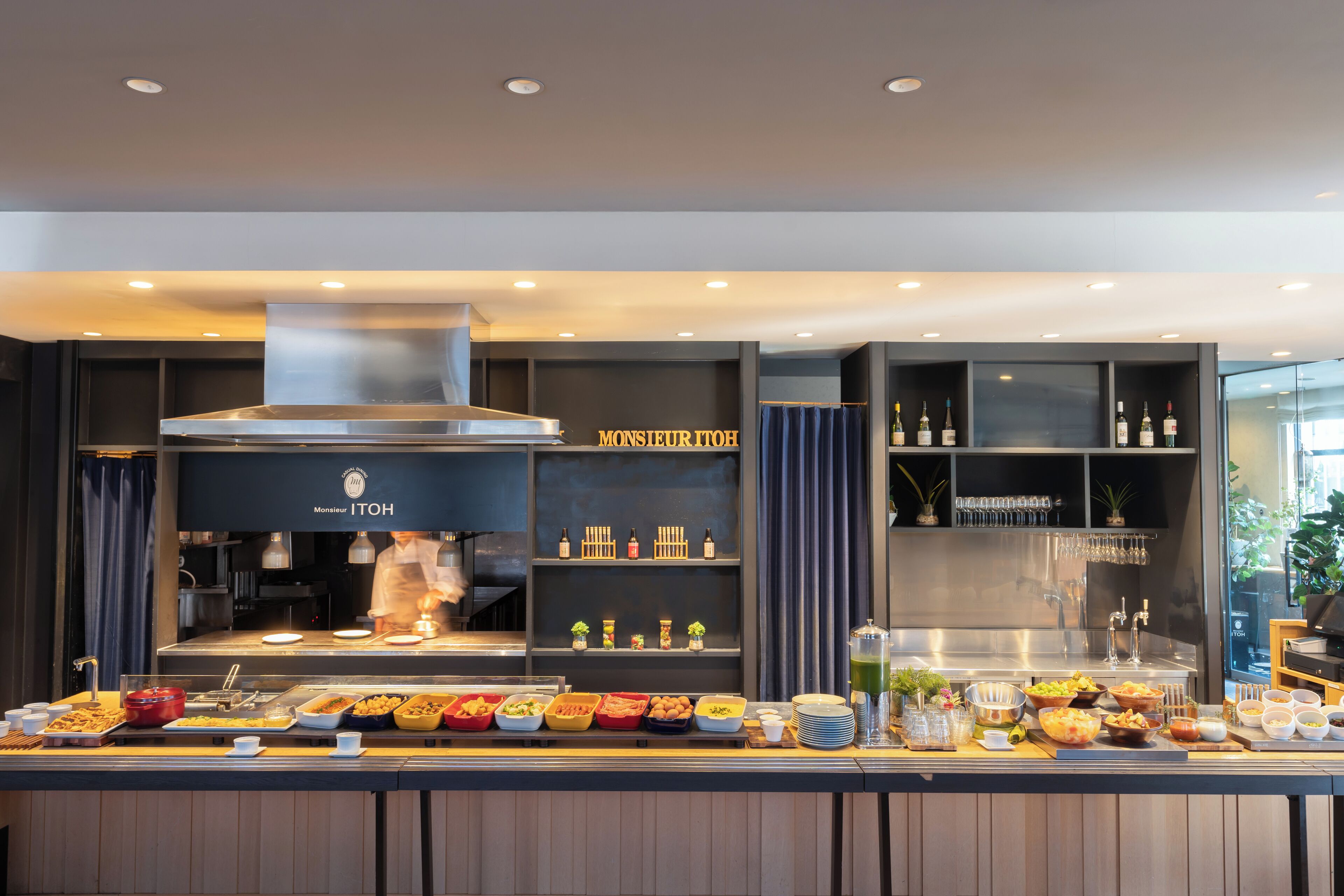 daily buffet breakfast (jpy 2800 per person)