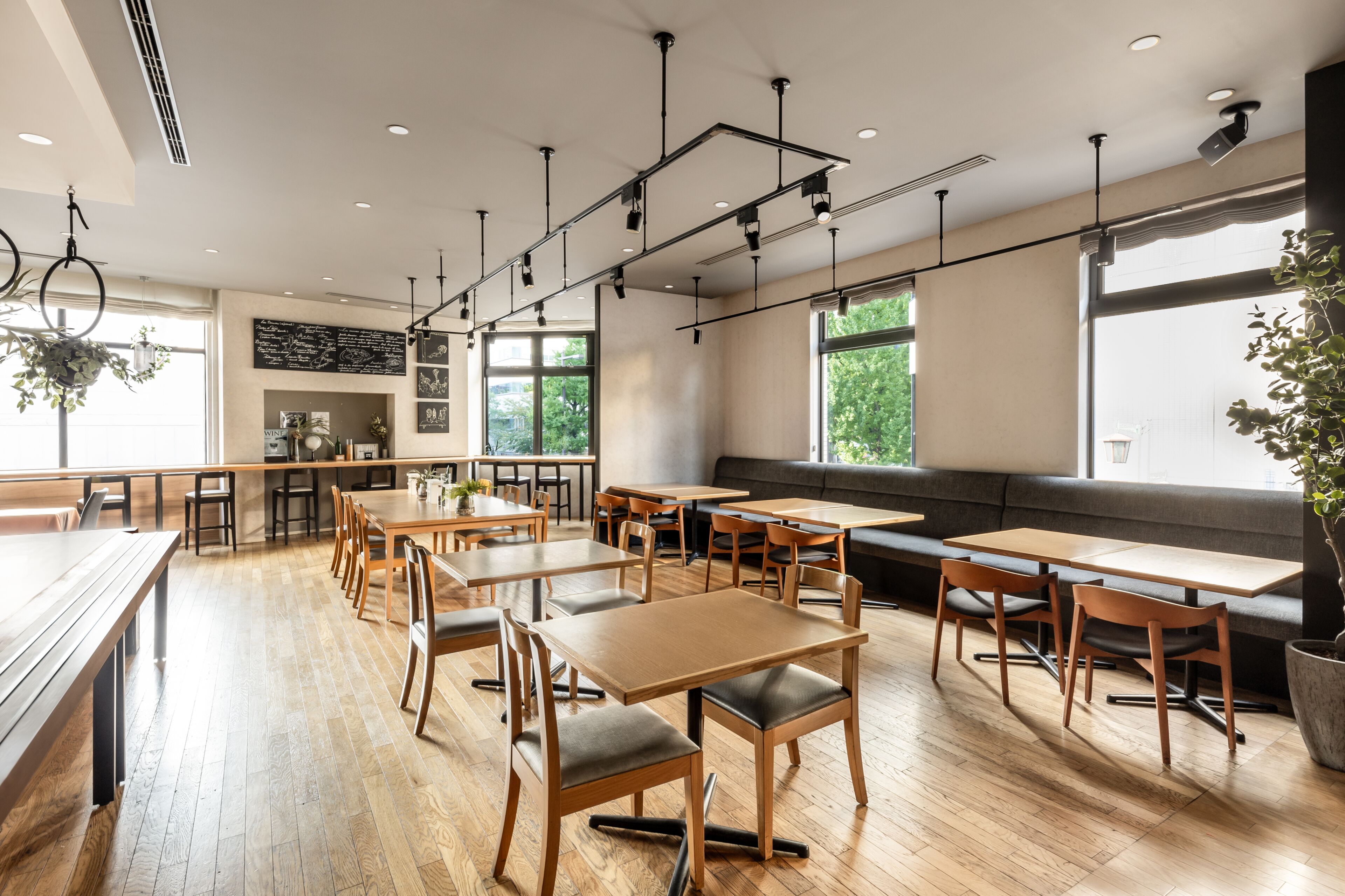 Lunch and dinner served