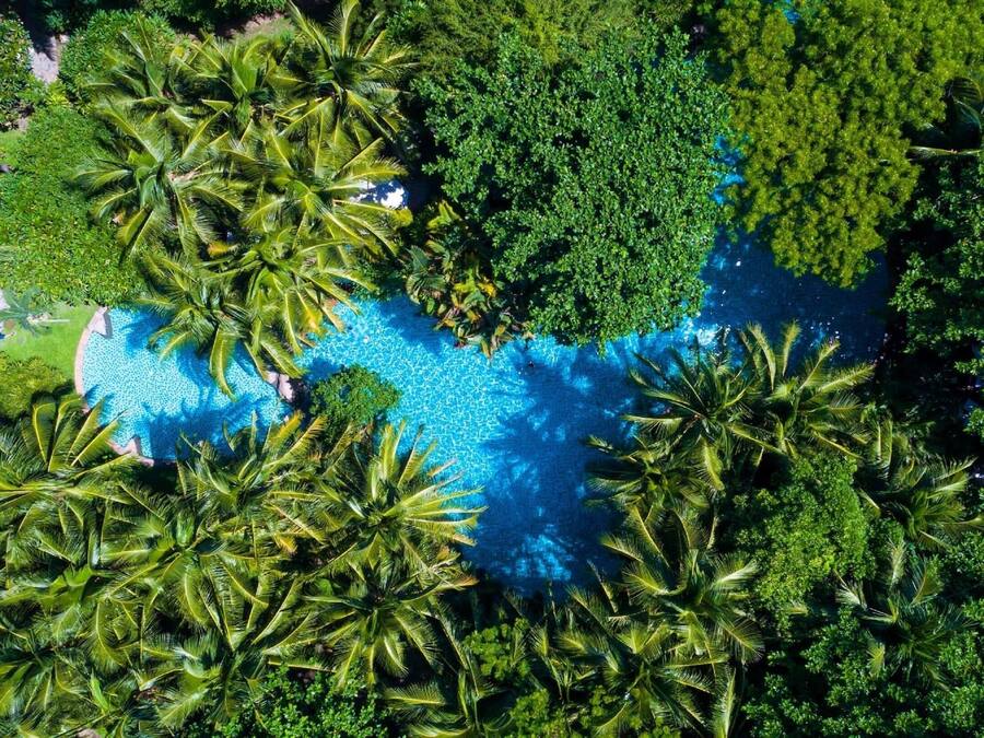 3 outdoor pools, pool umbrellas, sun loungers