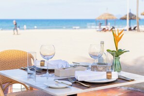 6 restaurants, breakfast, lunch, dinner served; Asian cuisine