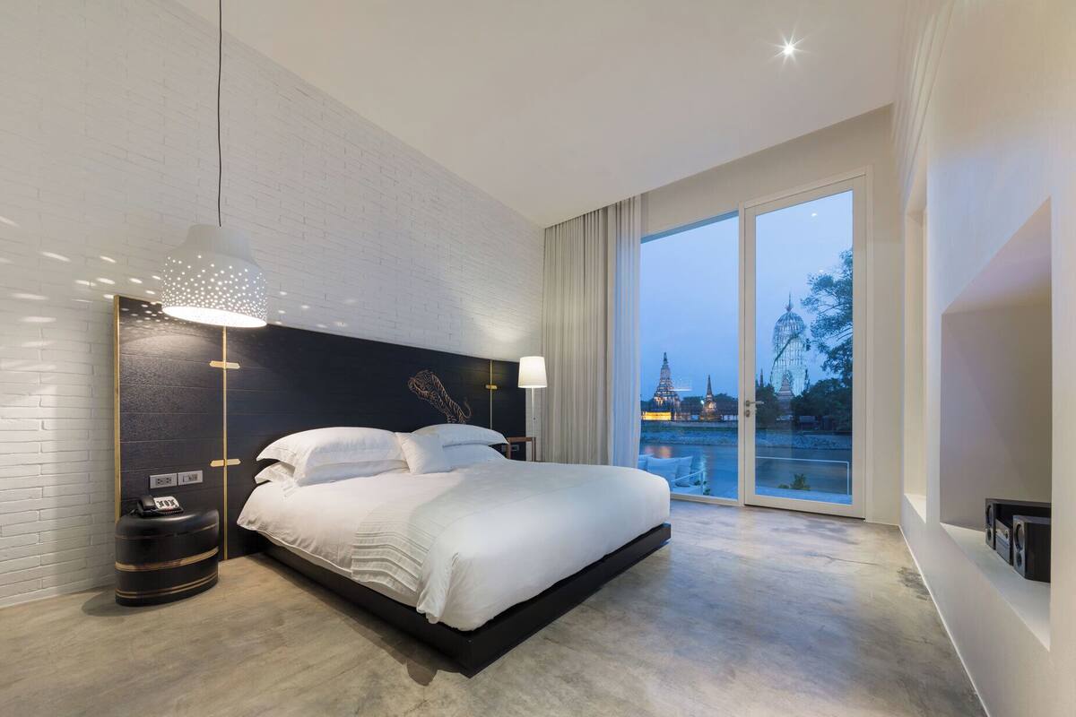 Hypo-allergenic bedding available, minibar, in-room safe, desk