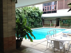Outdoor pool, sun loungers - PT Court (Bangkok)