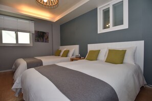 Quadruple Room | Desk, blackout curtains, soundproofing, free WiFi - Hotel QB Dongdaemun Gallery (Seoul)