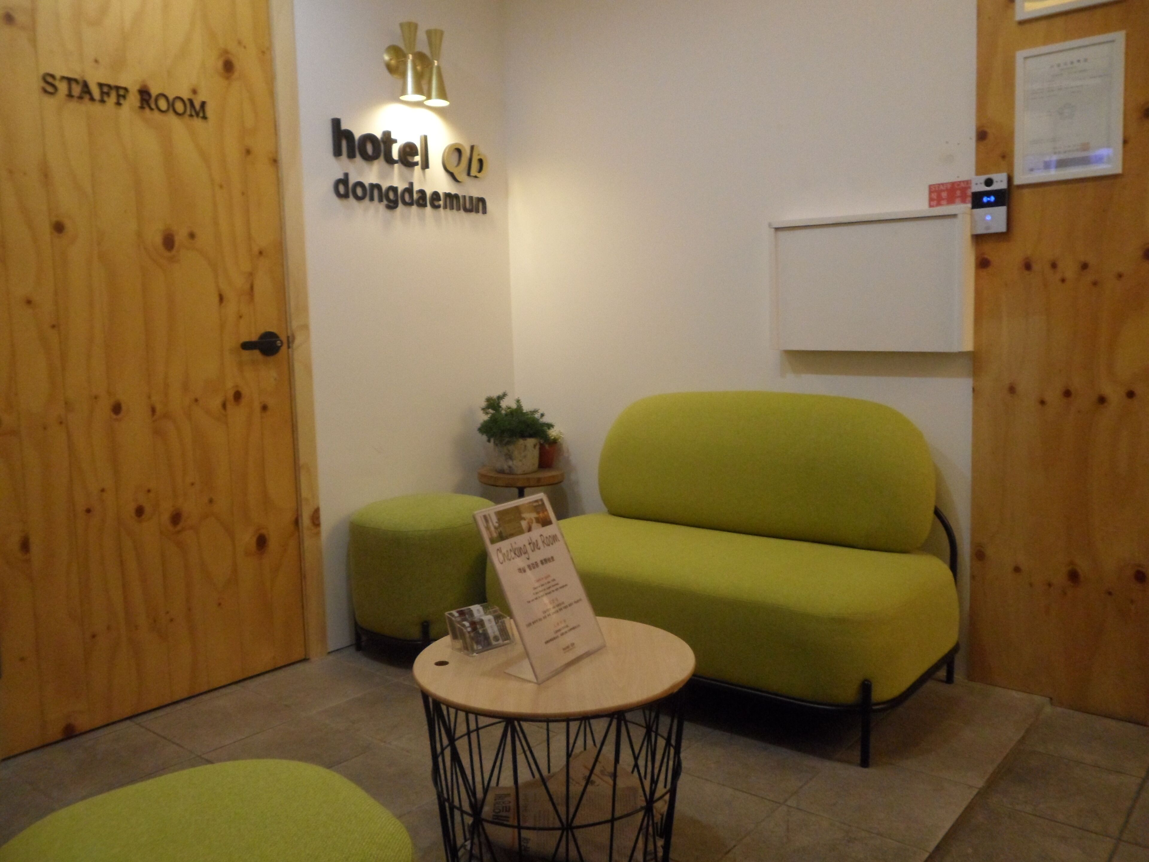 Área de estar no saguão