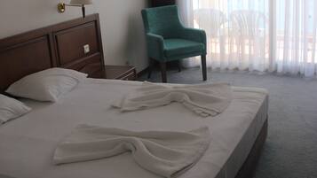 Standard-huone, osittainen merinäköala | Minibaari, työpöytä, ilmaiset vauvansängyt