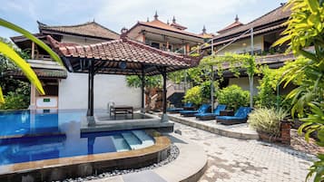 Outdoor pool, pool umbrellas, sun loungers