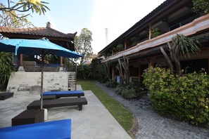 Superior Double or Twin Room | Terrace/patio - Fat Yogi Cottages (Kuta)