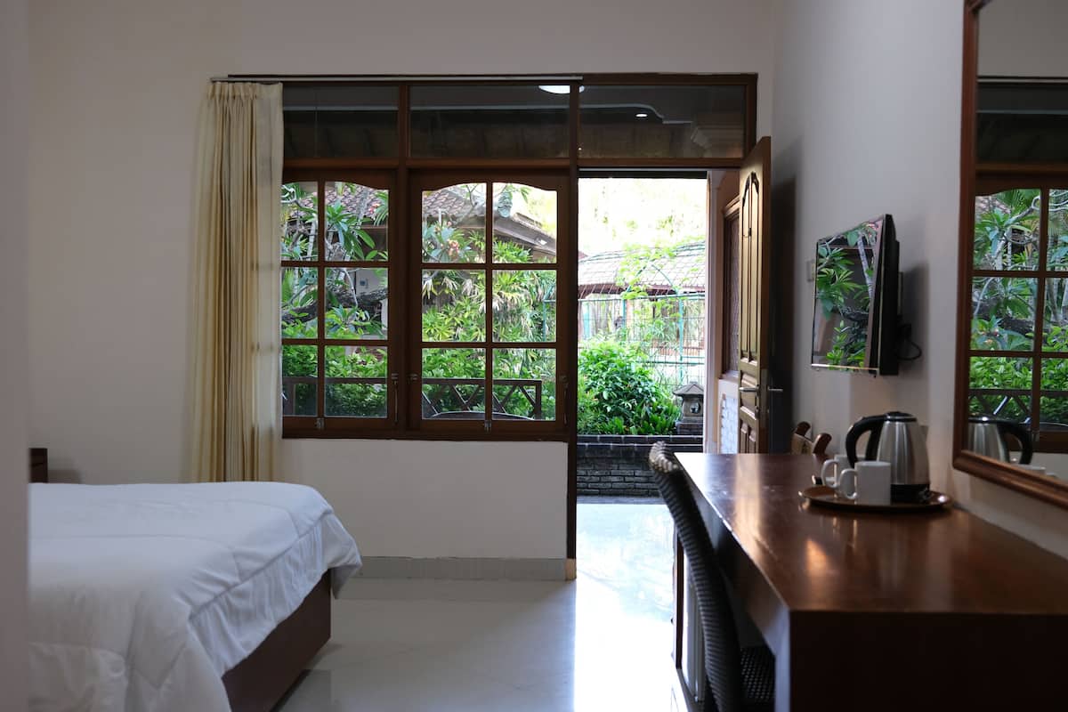 Superior Double or Twin Room | Peti besi dalam bilik, meja, Wi-fi percuma, cadar katil