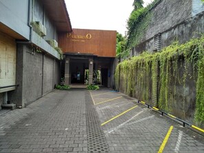 Exterior - Paradiso Beach Inn (Kuta)
