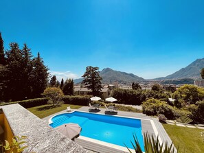 حمّام سباحة خارجي