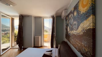 Standard Double Room, Shared Bathroom, Lake View (Camera Elegante)