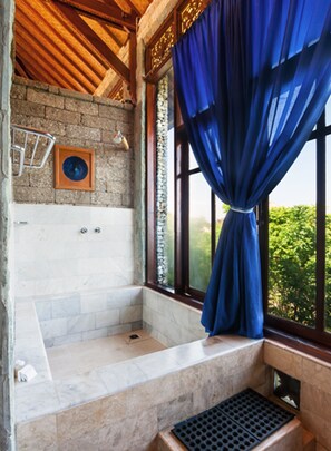 Estate House VIP Suite | Bathroom | Shower, towels - Puri Uluwatu Villas (Pecatu)