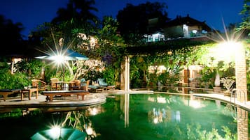 Outdoor pool, pool umbrellas, sun loungers