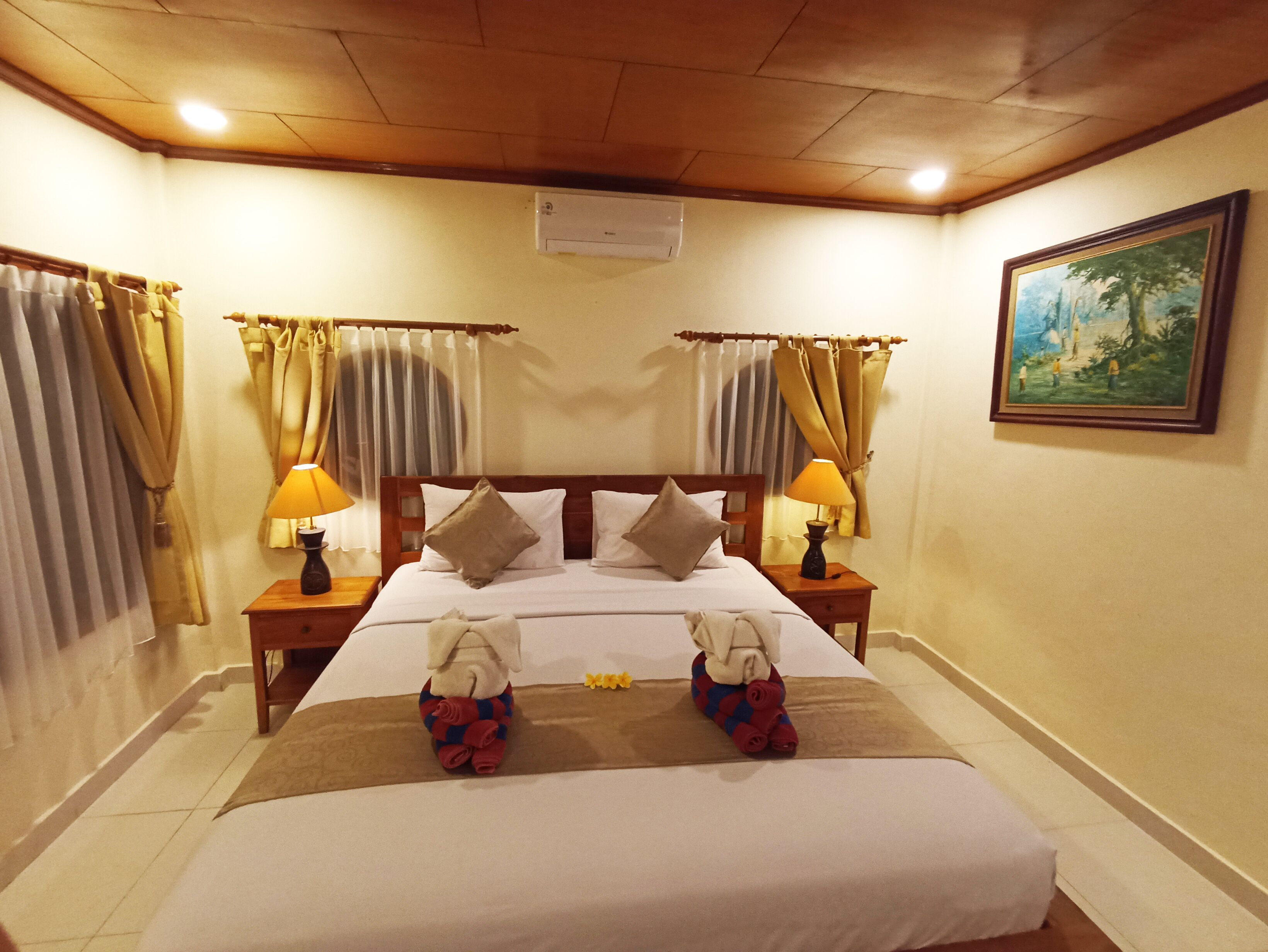 deluxe pool | minibar, desk, iron/ironing board, rollaway beds