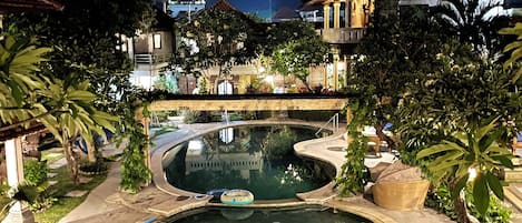 Deluxe Pool | Terrace/patio